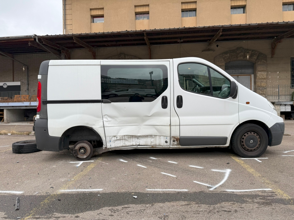 Besch&auml;digter Lieferwagen